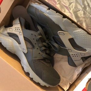 Green Hurrache Sneakers